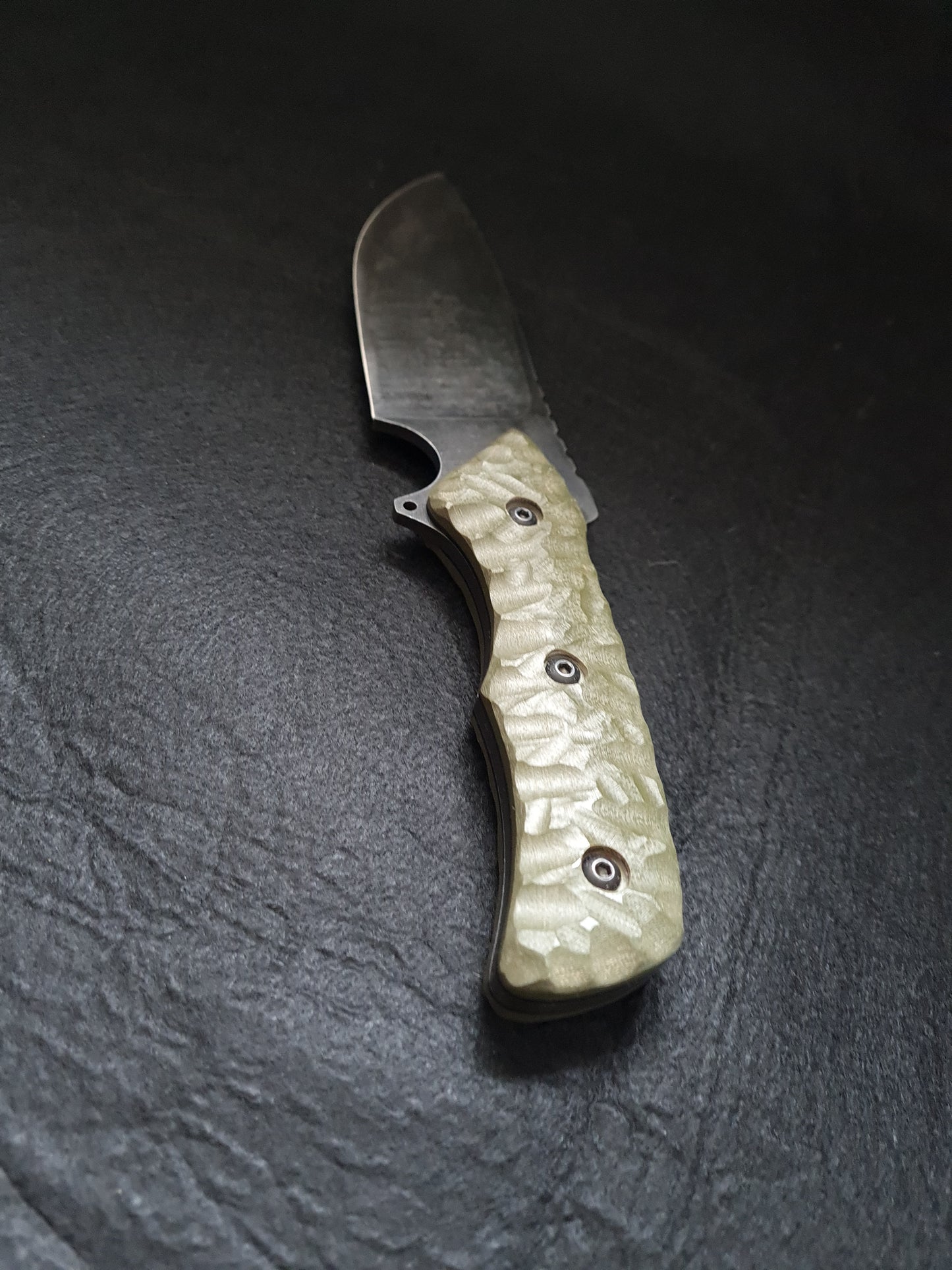 Fixed blade camping knife with Ferro rod