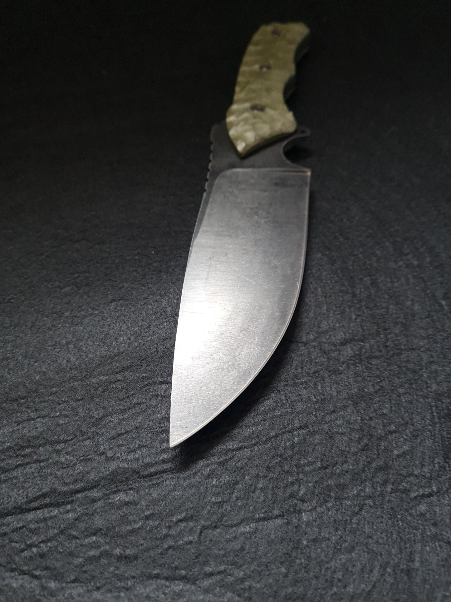 Fixed blade camping knife with Ferro rod