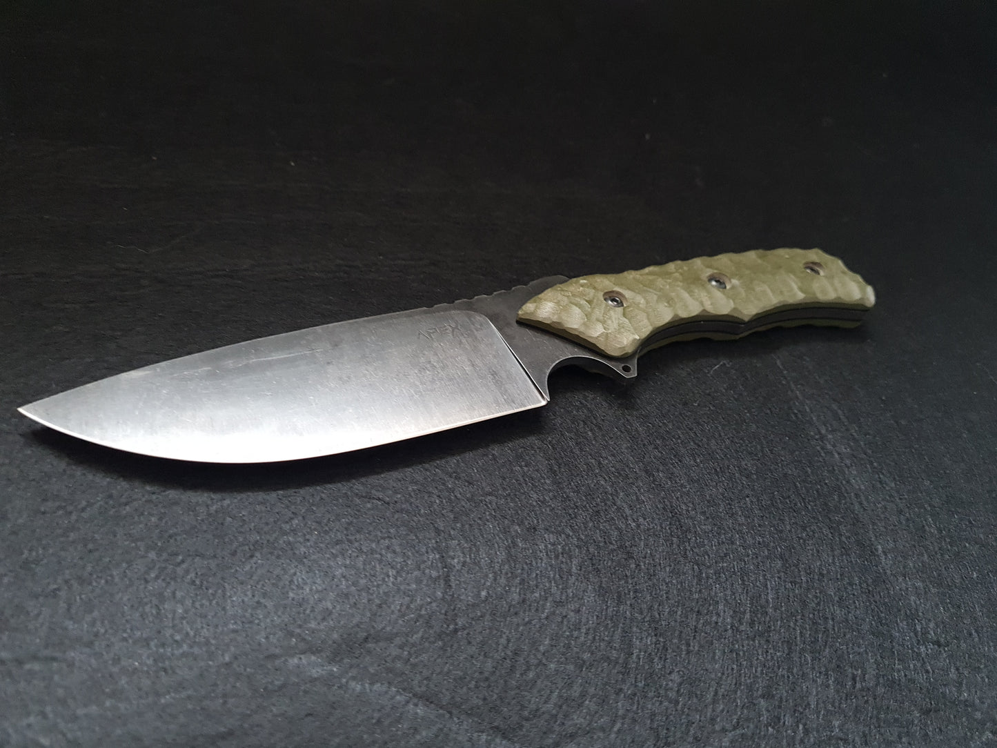 Fixed blade camping knife with Ferro rod