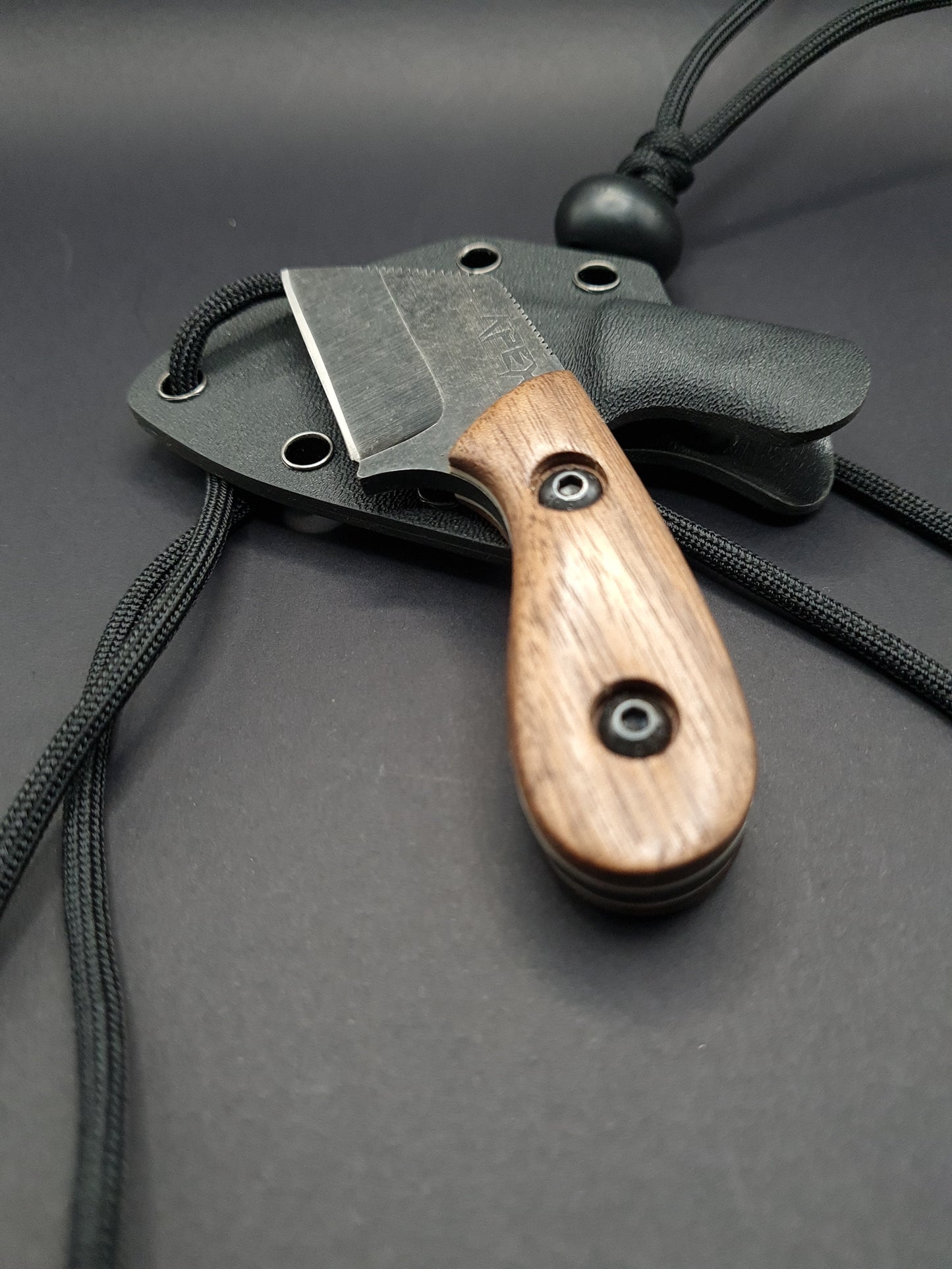 Fixed blade neck knife