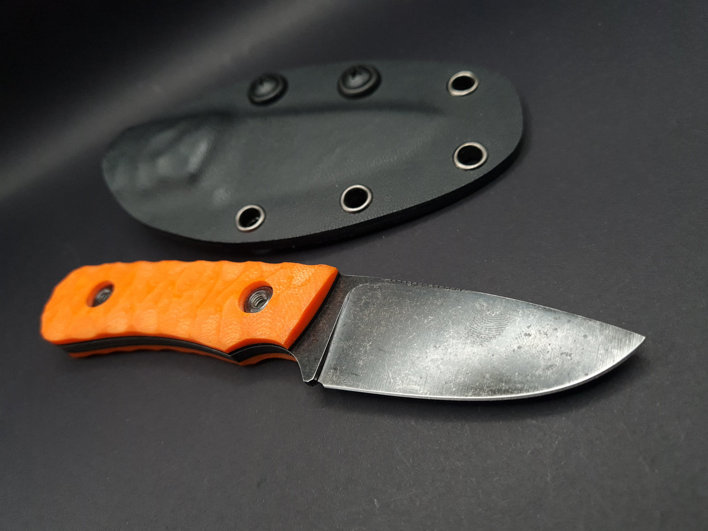 Fixed blade utility knife