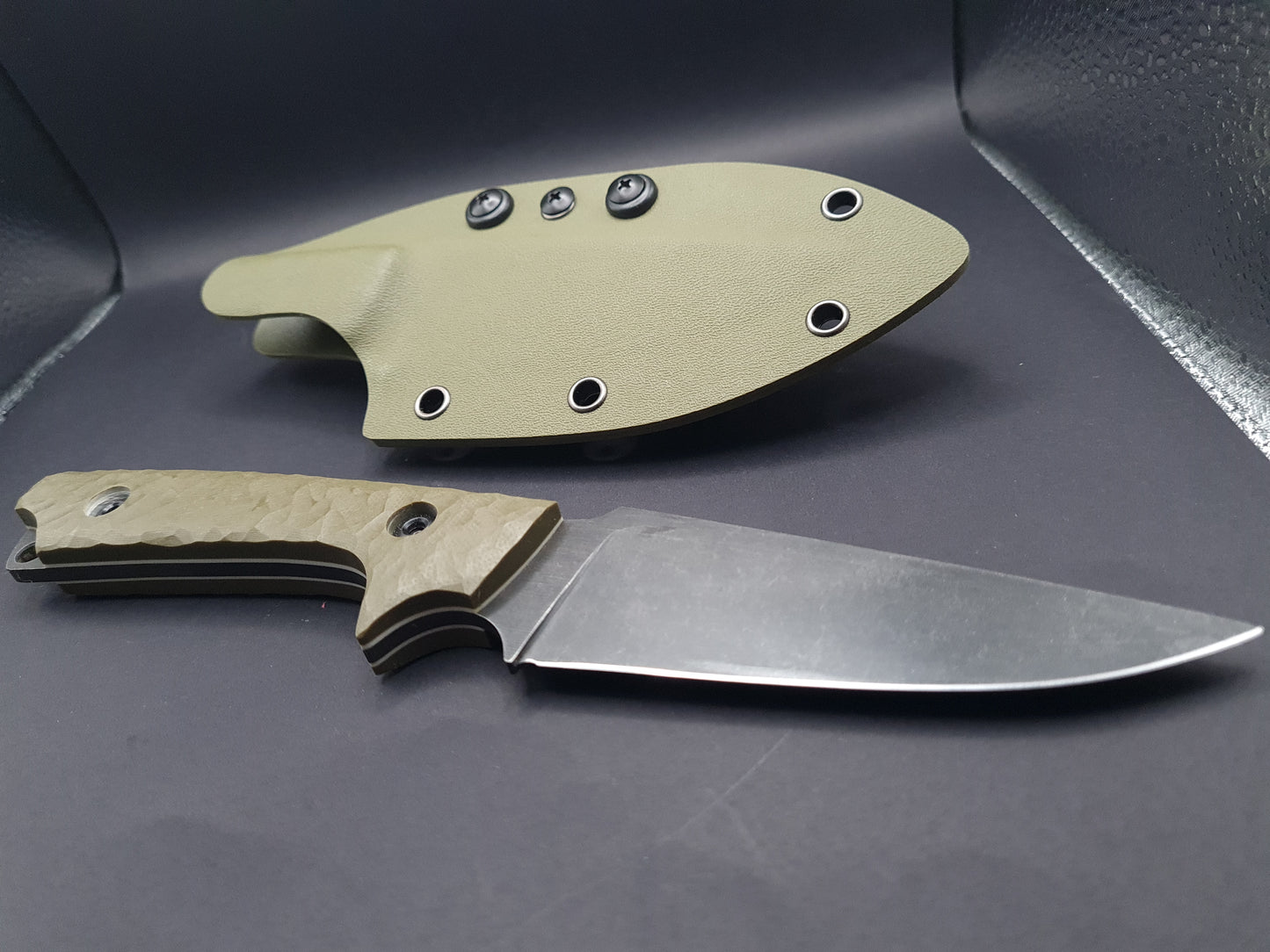 Harpoon point fixed blade hunting knife