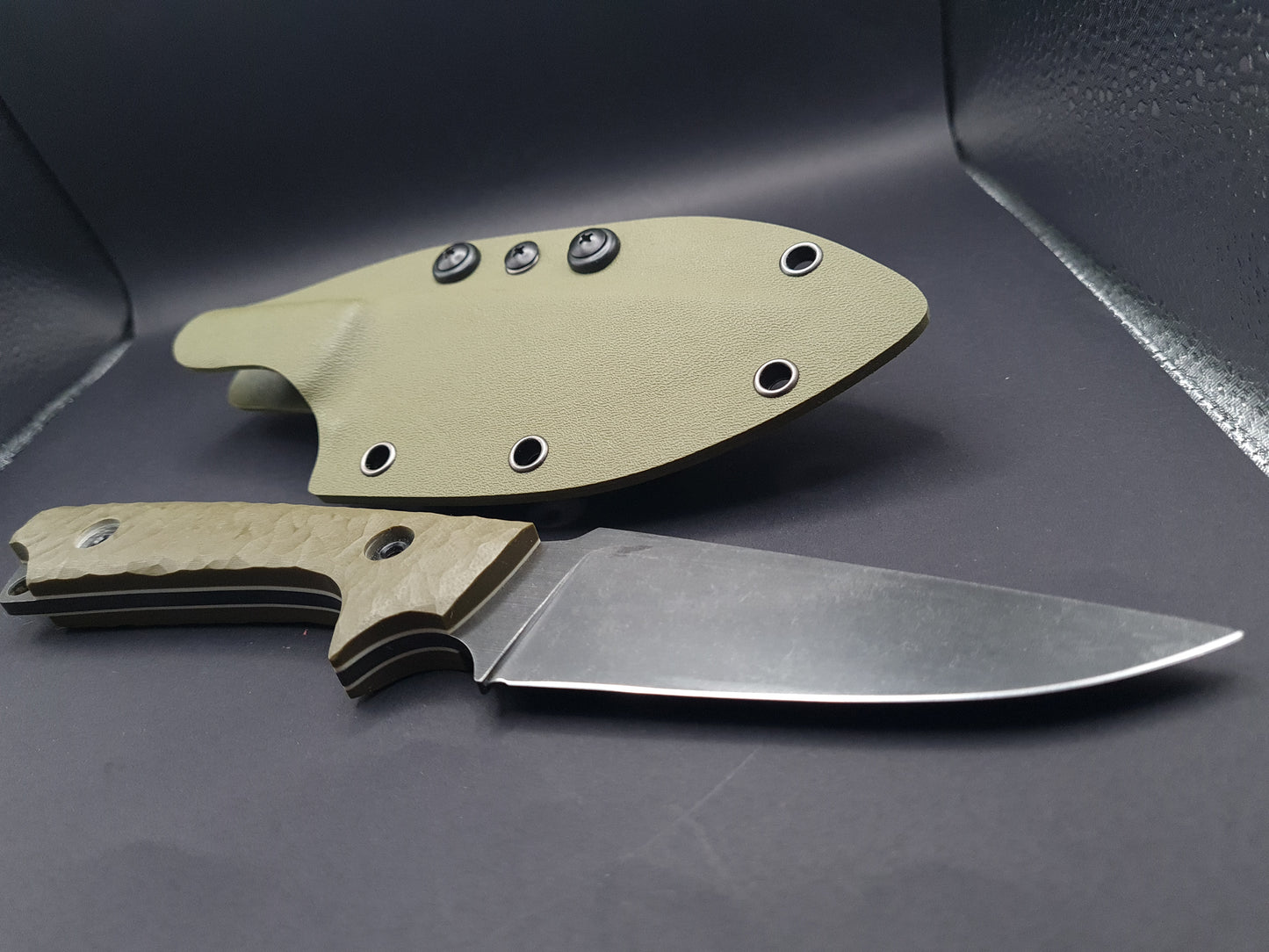 Harpoon point fixed blade hunting knife