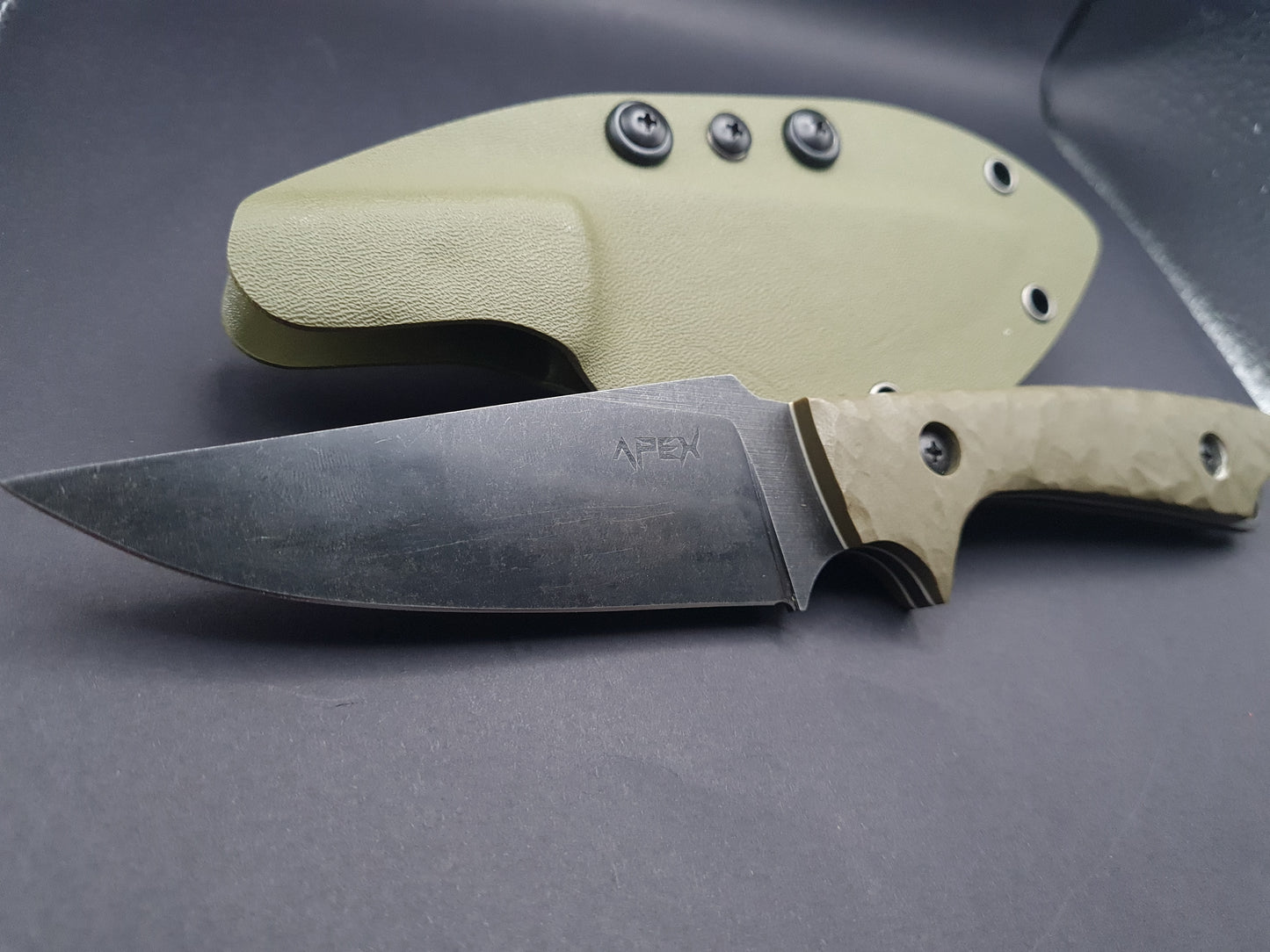 Harpoon point fixed blade hunting knife