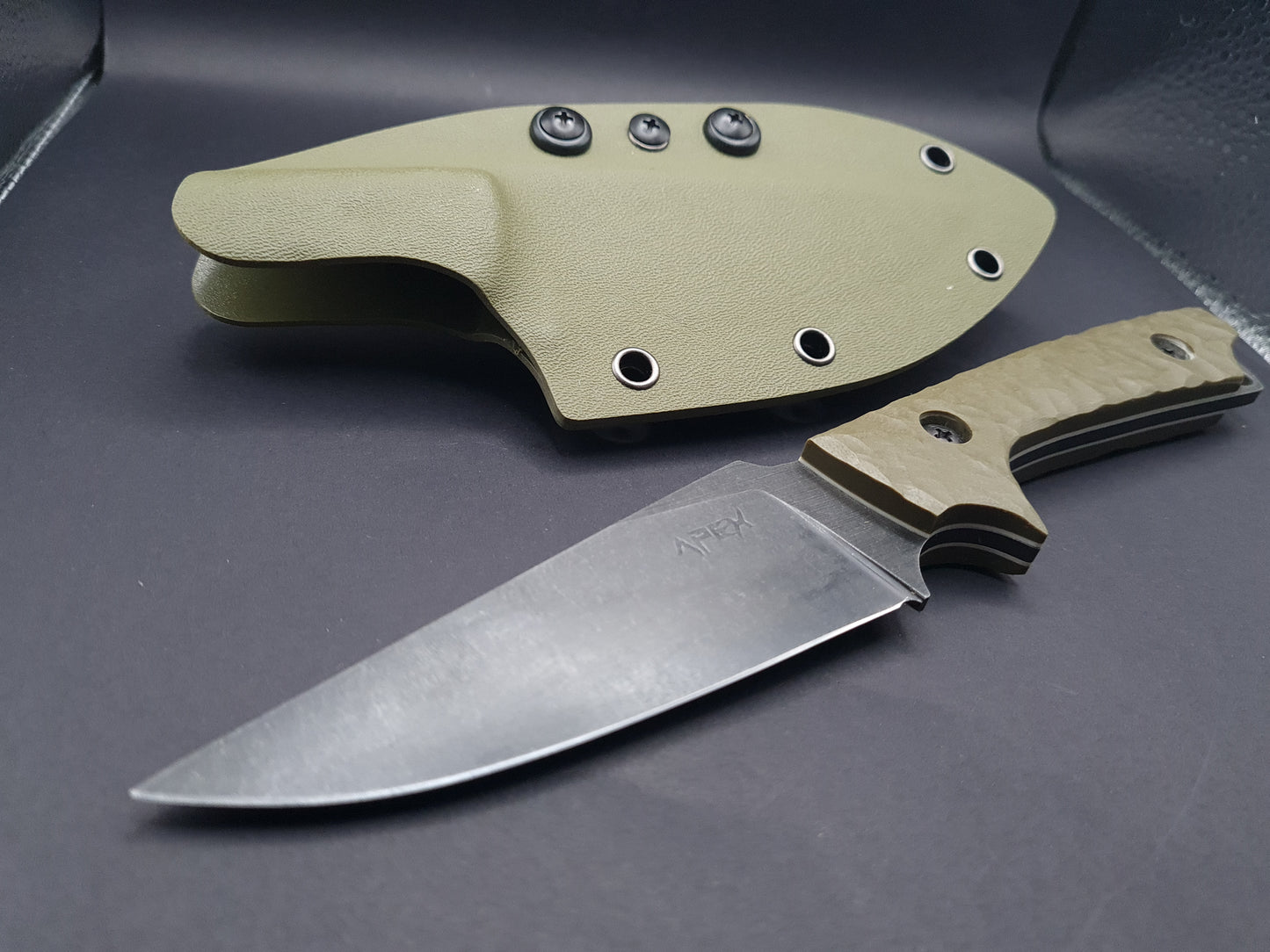 Harpoon point fixed blade hunting knife