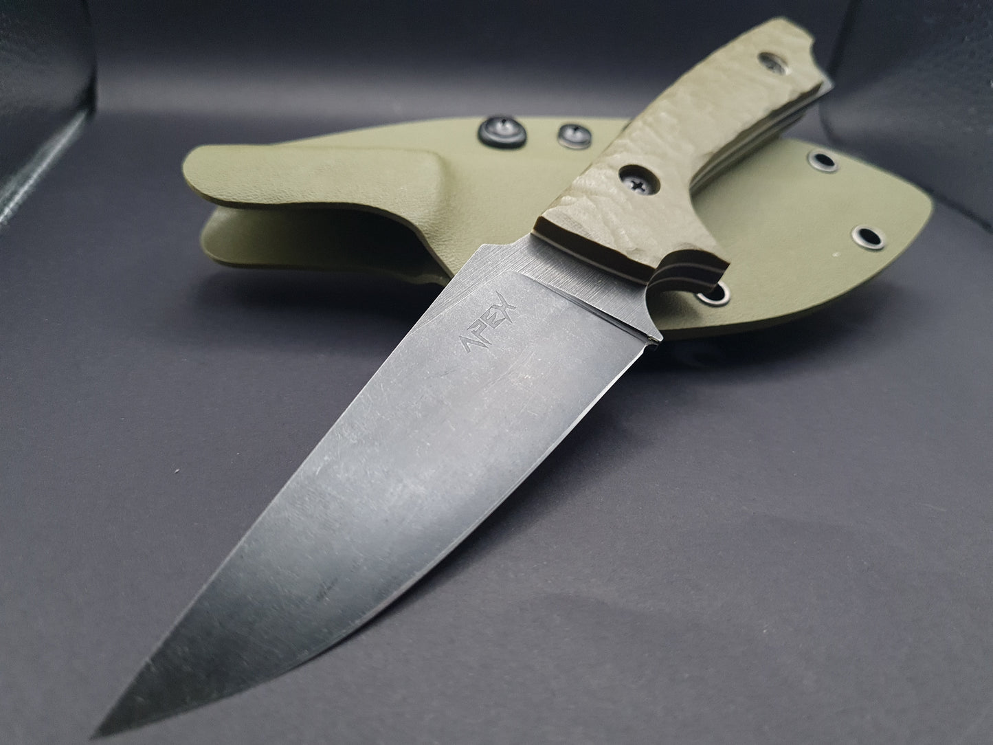 Harpoon point fixed blade hunting knife