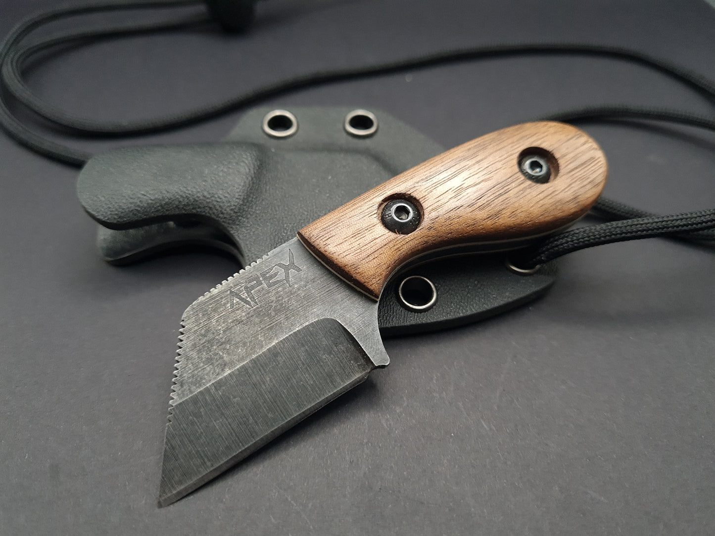 Fixed blade neck knife