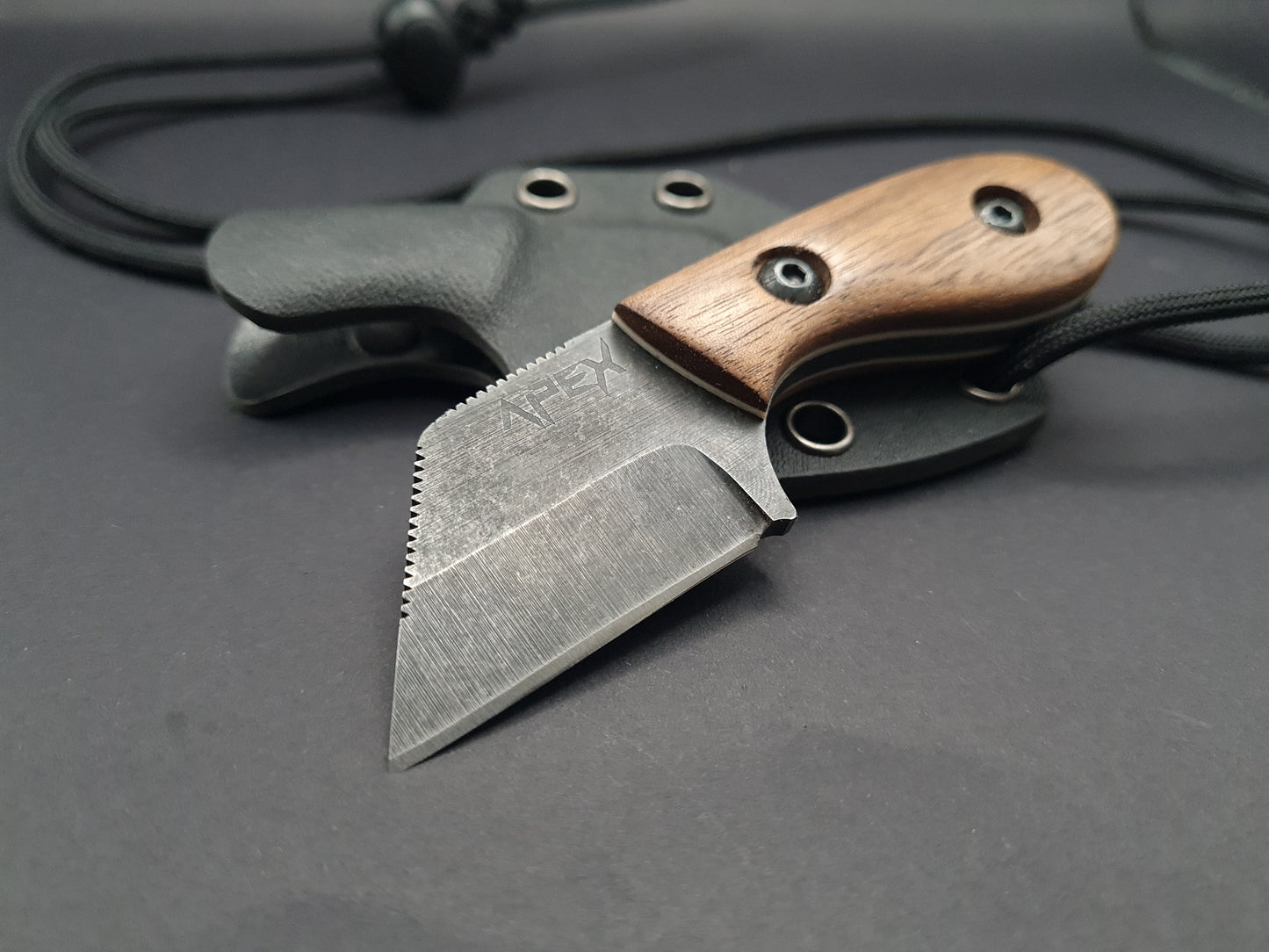 Fixed blade neck knife