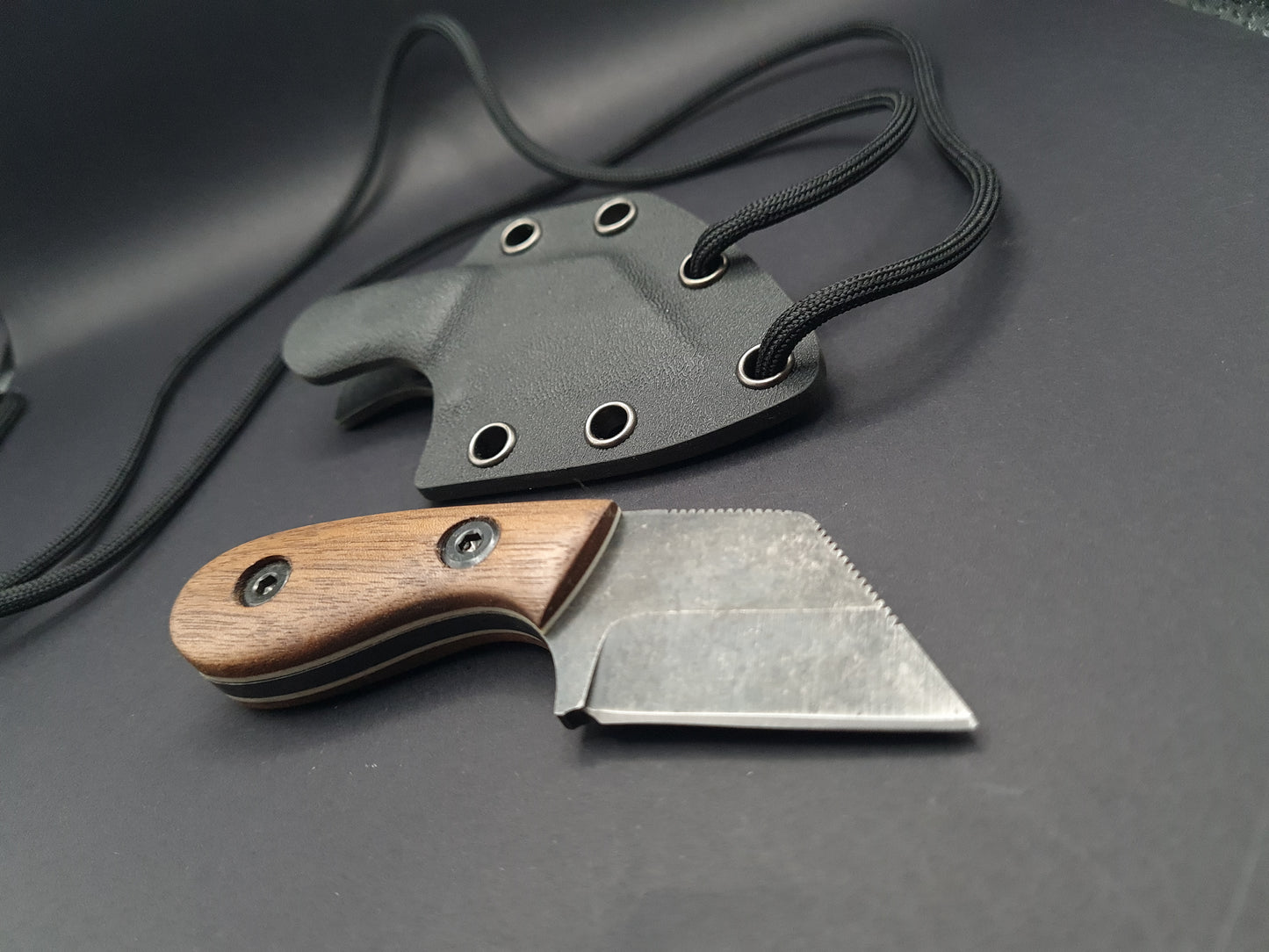 Fixed blade neck knife