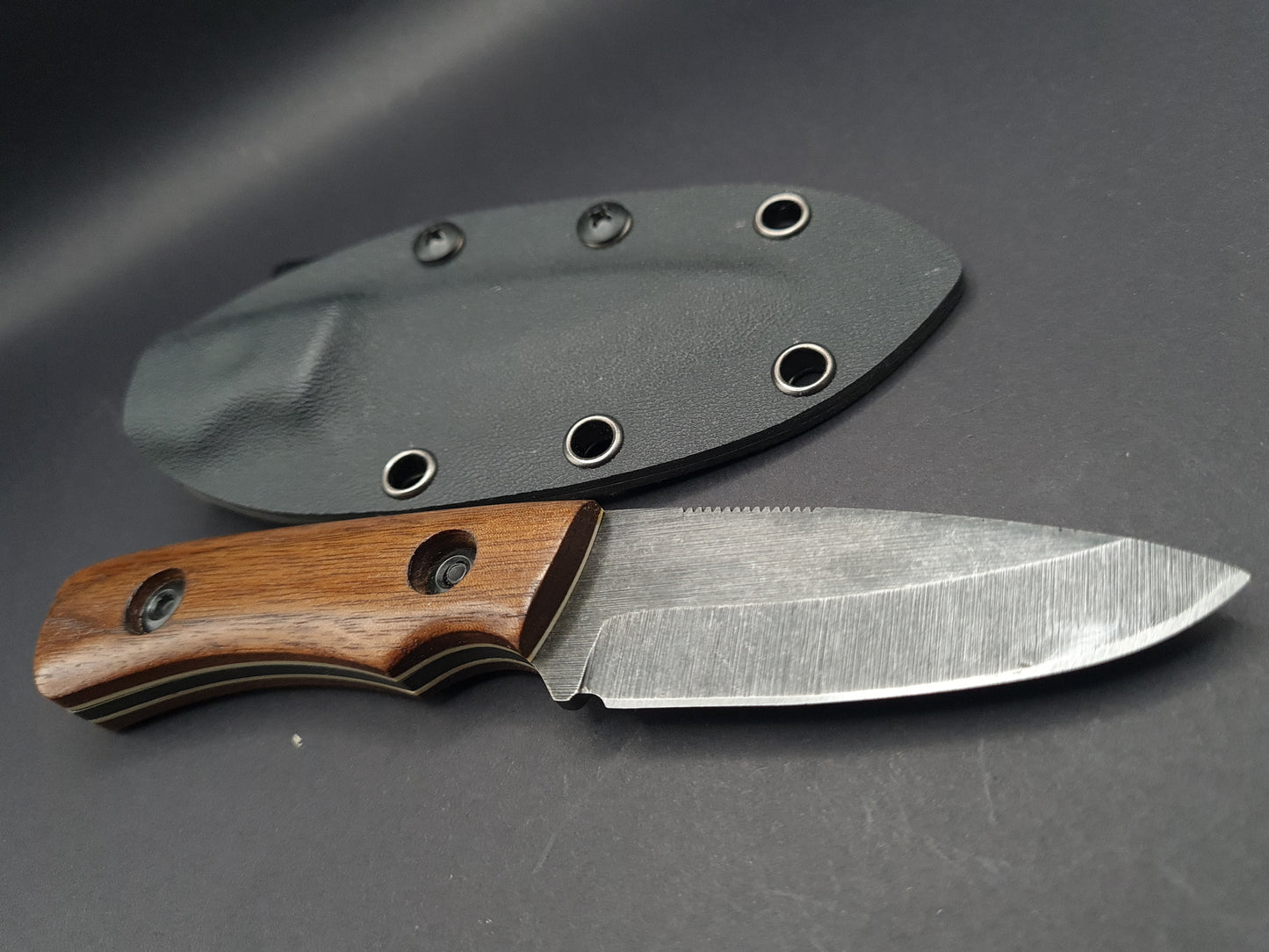 Fixed blade utility knife